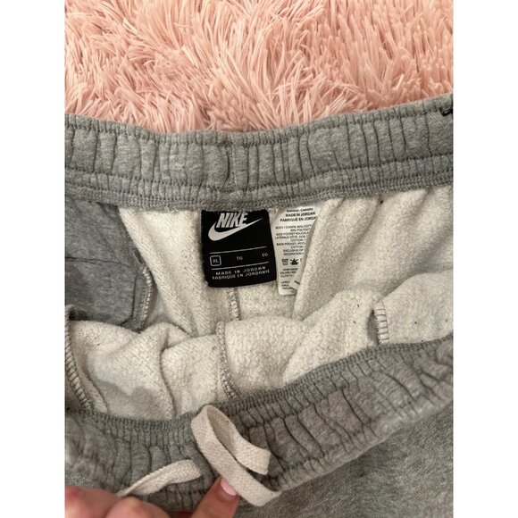 Men’s Nike Shorts - Picture 2 of 4